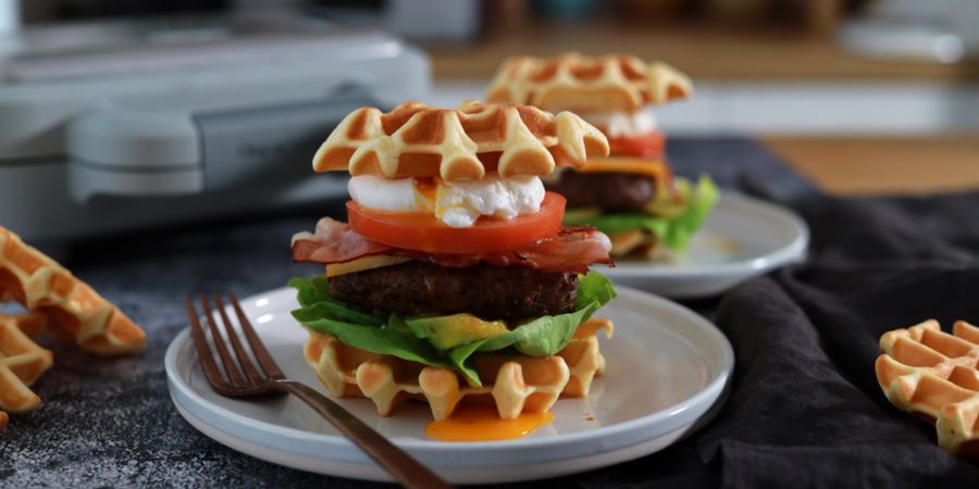 Rețetă Breakfast Waffle Burger și Cappuccino la aparat de gofre Duraceramic Breville by Bucătar Maniac