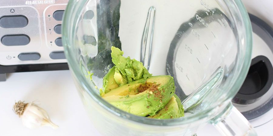 Mic dejun proaspat: sandwich de clatite americane cu spanac, avocado si legume grill, by Adrian Hadean
