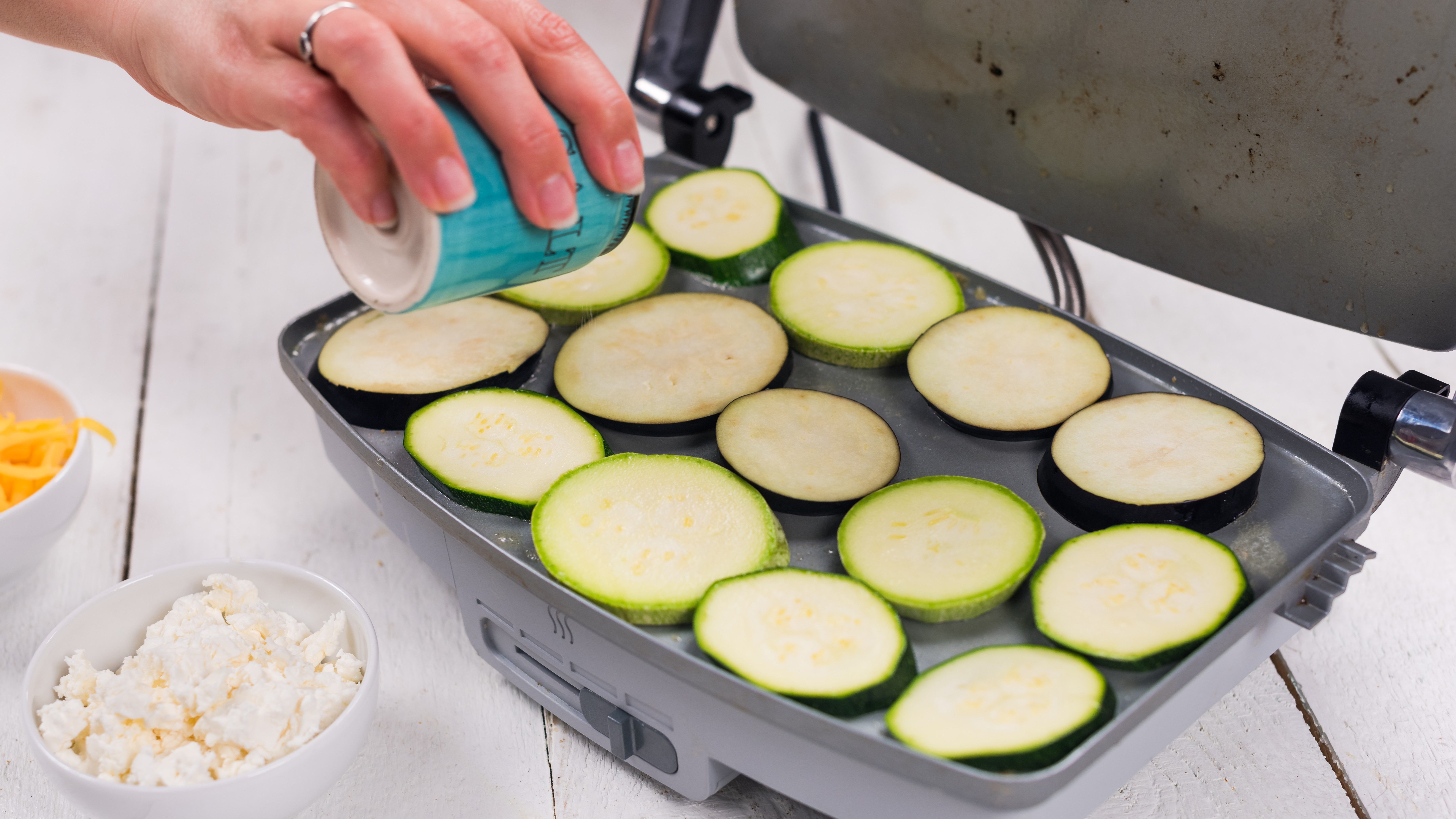 Reteta Rondele de dovlecei, zucchini si vinete gratinate