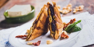 Reteta sandwich italian cu tofu si rosii uscate