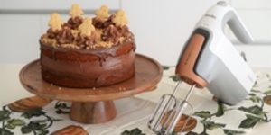 Rețetă de tort turtă dulce preparat cu Mixerul de mână HeatSoft Breville by Teo's Kitchen