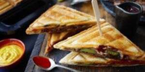 Rețetă sandwichuri cu carne de porc și brânză emmentaler la Sandwich-Maker Extra Deep Fill Breville