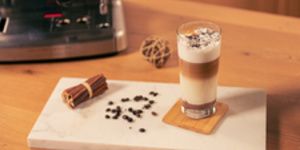 Rețetă Caffe Latte cu ciocolată și vanilie la espressorul Breville Barista Max by Adrian Cărădeanu
