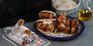 Rețetă frigărui de pui la airfryer Breville Halo Flexi by Teo's Kitchen
