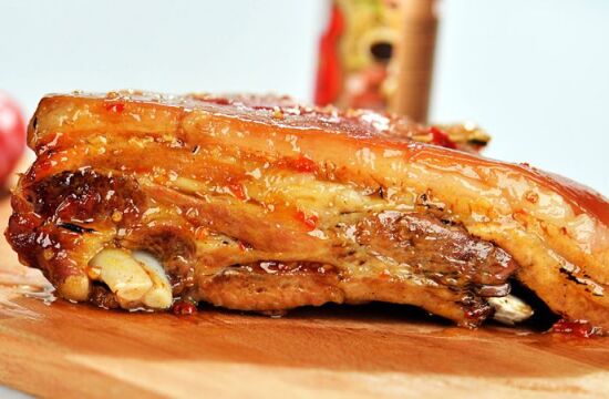 Coaste de porc cu sos de soia, miere și sweet chilly