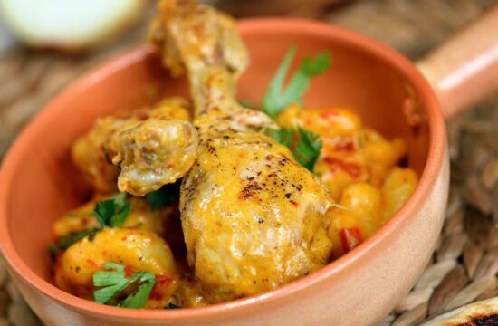 Papricaș cu gnocchi și lipie de casă