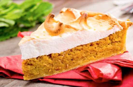 Rețetă tartă cu dovleac, cremă de tiramisu și bezea