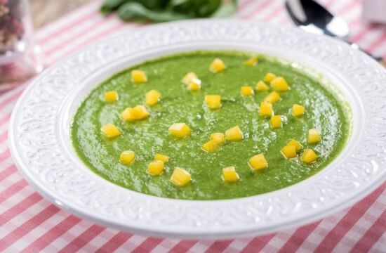 Reteta supa de fasole verde, spanac, sparanghel si lapte de cocos