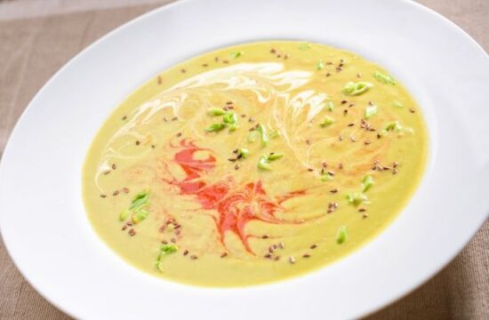 Reteta supa crema de conopida, mazare si cartofi dulci