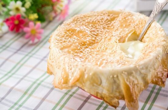 Reteta supa crema de cartof cu menta, lapte de cocos si foaie de placinta
