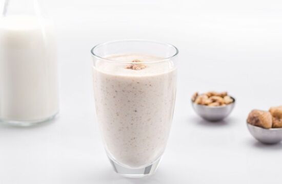Reteta milkshake cu nuci si smochine