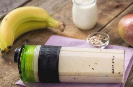 Reteta smoothie fitness cu banane, mango si mix de seminte