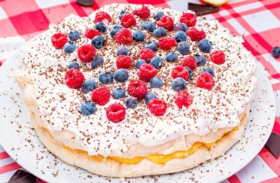 Reteta pavlova cu Baileys si crema de lamaie
