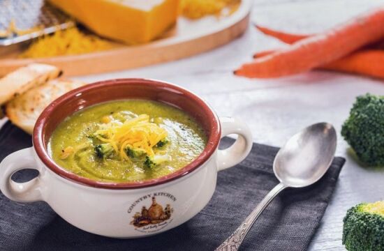 Reteta supa crema de broccoli, morcovi si cheddar