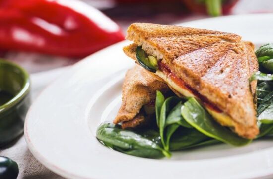 Rețetă sandwich cu tofu și ardei copt