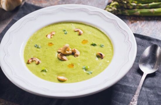 Reteta supa crema de sparanghel cu usturoi copt