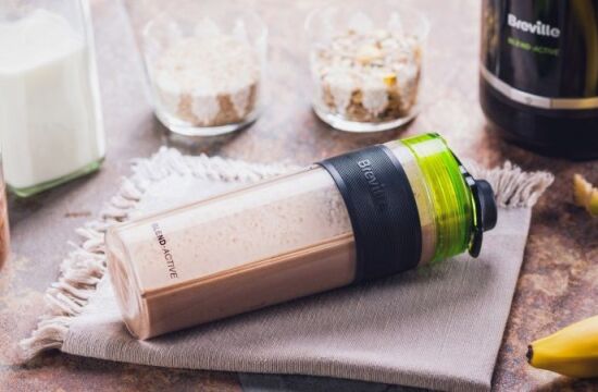 Reteta smoothie mic dejun TO GO cu banane, musli si nutella