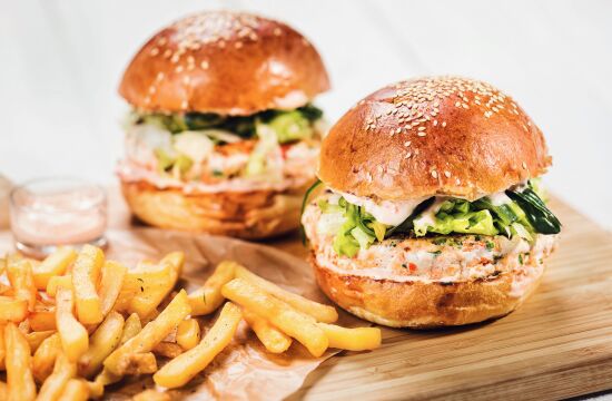 Rețetă burger cu somon la Breville Ultimate Grill DuraCeramic™