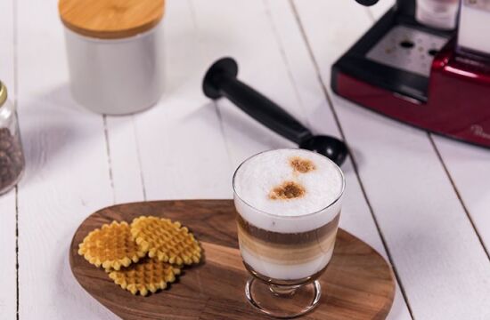 Rețetă caffe latte cu ciocolată și sirop de vanilie