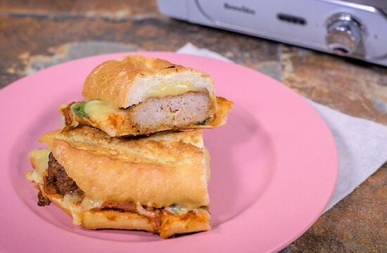 Rețetă sandwich cu chiftele de porc și mozzarella