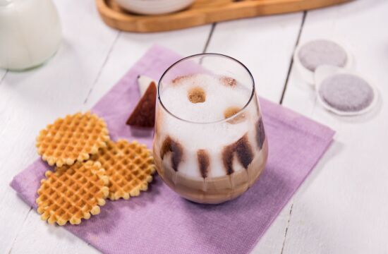 Rețetă Caffe Latte cu cremă de cocos și ciocolată