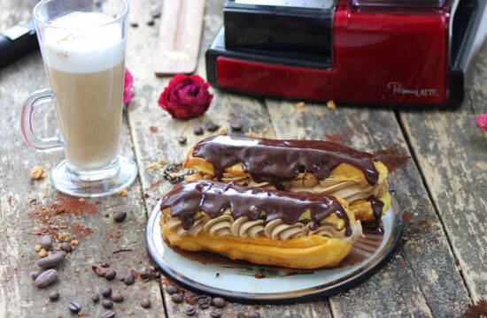 Rețetă eclere cu cremă de cappuccino și ciocolată by Laura's Sweets
