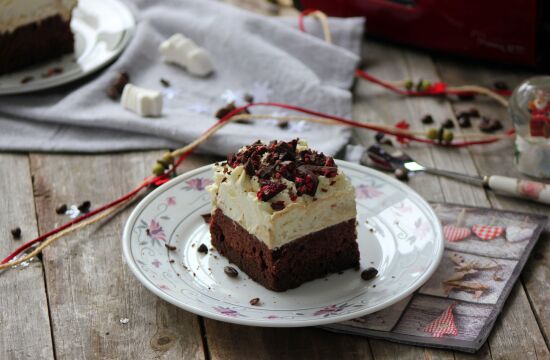 Rețetă prăjitură cu cremă de cafea și frișcă by Laura's Sweets