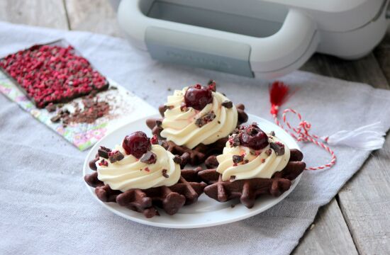 Rețetă Vafe cu cremă de ciocolată albă și vișine by Laura's Sweets