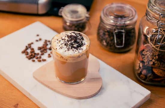 Rețetă Caffe Latte cu vanilie și frișcă la espressorul manual Breville Barista Max by Adrian Cărădeanu
