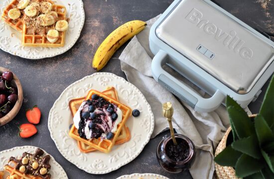 Rețetă waffles cu iaurt și topping cu fructe la alegere la Aparatul de Gofre Duraceramic Breville by Teo's Kitchen