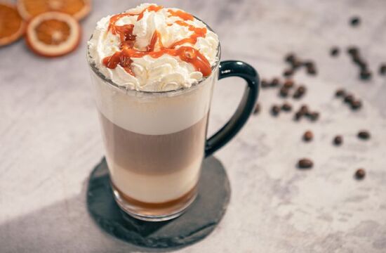 Rețetă Salted Caramel Latte Machiato la espressorul Breville Barista Max by Adrian Cărădeanu