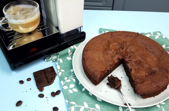 Rețetă prăjitură fără făină cu ciocolată și cafea preparată la espressorul Breville Prima Latte II by Rețetele Mihaelei
