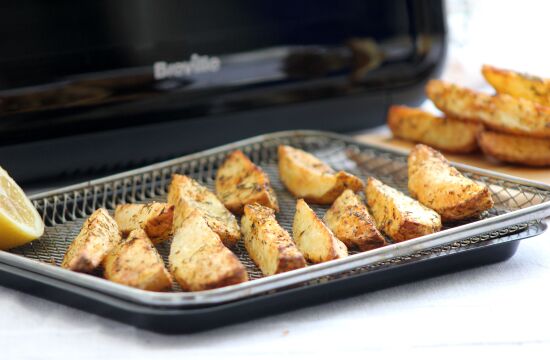 Rețetă cartofi wedges la Breville Air Fryer by Laura's Sweets