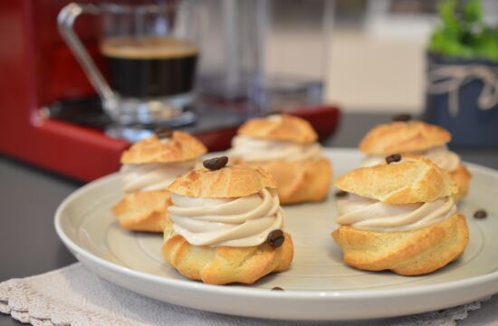 Rețetă Mini Choux cu cafea preparată la espressorul Breville Prima Latte III by Rețete Papa Bun