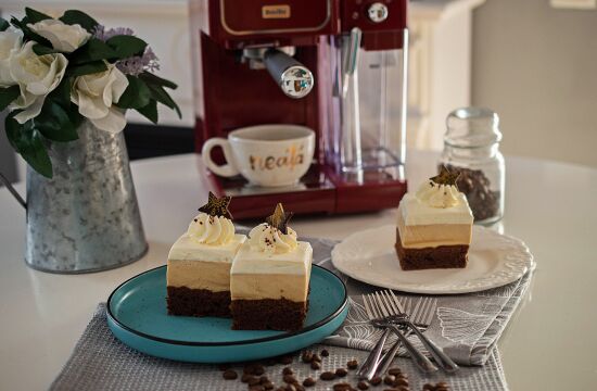 Rețetă prăjitură Boema cu cafea proaspăt pregătită la espressorul Breville Prima Latte III by Dulciuri Fel de Fel