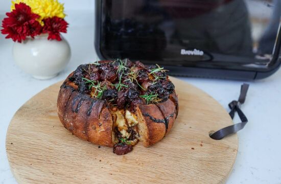 Rețetă brânză camembert în pâine, cu toping de struguri, coaptă la Breville Air Fryer, by Prăjiturela