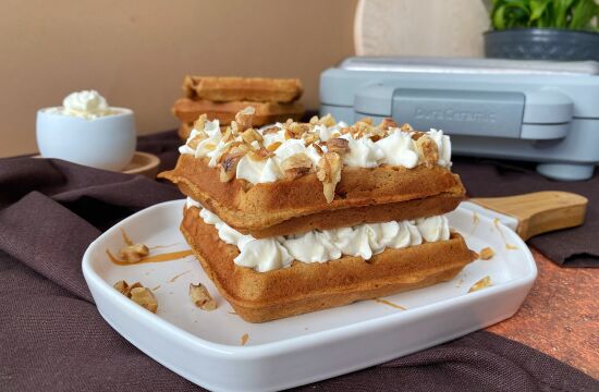 Rețetă gofre cu morcovi și nucă prăjită (un altfel de carrot cake) la aparat de gofre DuraCeramic Breville by Flavia Hirișcău