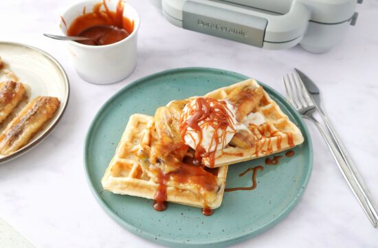 Rețetă gofre cu banane caramelizate, sos de caramel sărat și înghețată la Aparat de Gofre Duraceramic Breville by Taste Bazaar