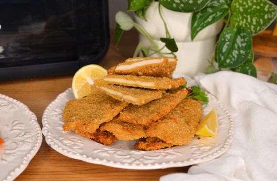 Rețetă șnițel crocant cu parmezan la airfryer Breville by Teo's Kitchen