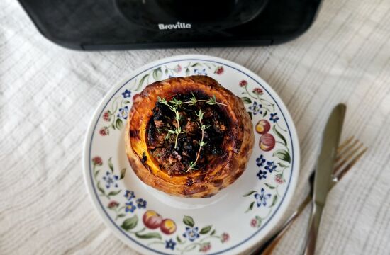 Rețetă dovleac umplut cu carne, nuci și sos de rodii la airfryer Breville by Prăjiturela