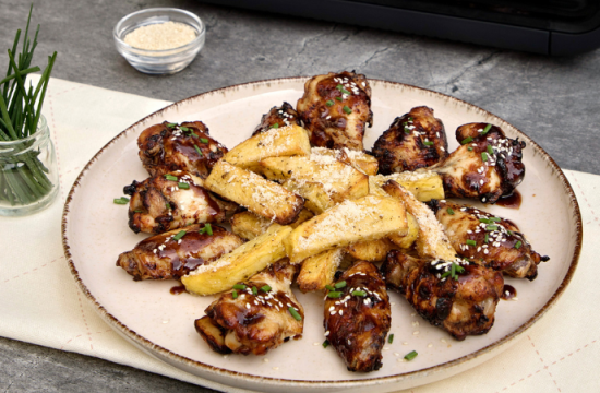 Rețetă aripioare de pui lipicioase cu cartofi la airfryer Breville by Diva în Bucătărie