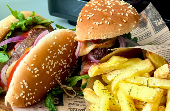 Rețetă burger cu cartofi prăjiți cu parmezan și usturoi la airfryerul Halo Flexi, Digital, 11L, Breville by Liana Mincioagă