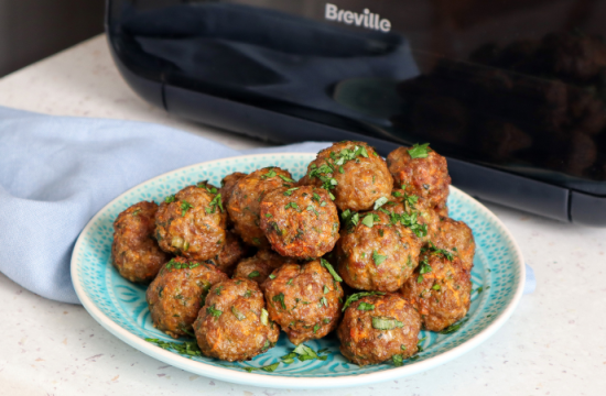 Rețetă mini chiftele la airfryer Breville de 10L by Taste Bazaar