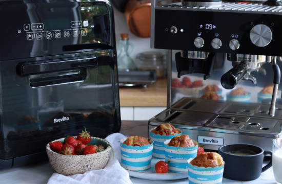 Rețetă brioșe cu căpșuni la airfryer Breville cu rotisor by Bucătar Maniac