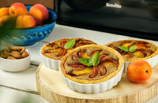 Rețetă Mini-tarte cu piersici și caise caramelizate la airfryer Breville cu rotisor