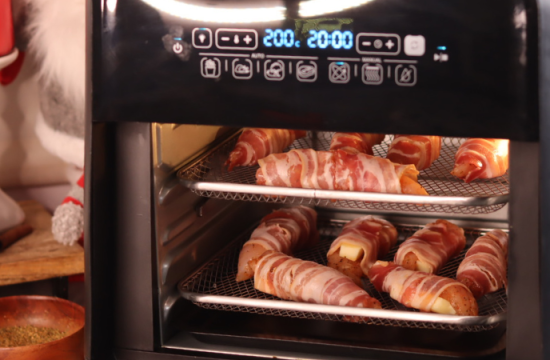 Rețetă rulouri de pui cu cașcaval și bacon la airfryer Breville cu rotisor