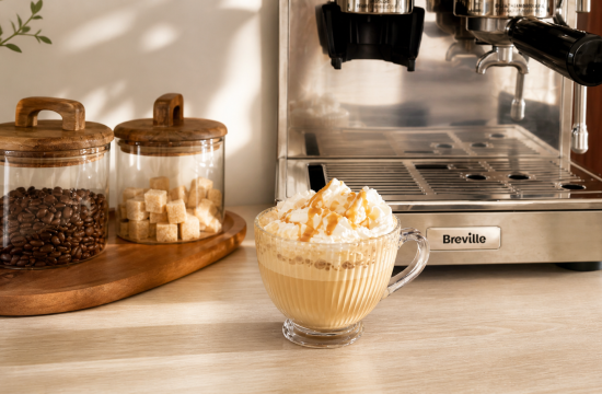 Caramel latte cu frișcă