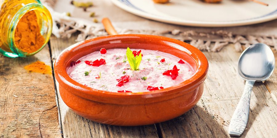 Reteta salata Iraniana de iaurt, cu castraveti si sfecla