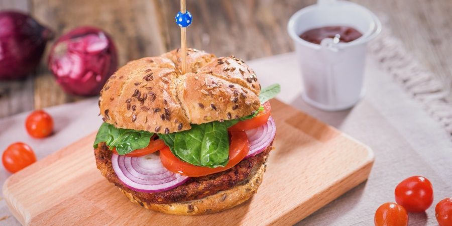 Rețetă burger vegan cu sfeclă