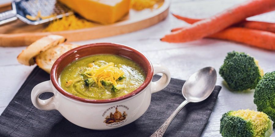 Reteta supa crema de broccoli, morcovi si cheddar